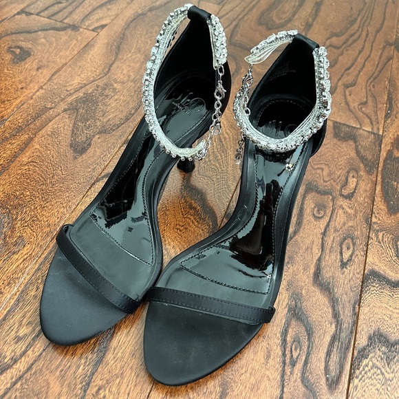 CLOSET CLOSING Jlo Jennifer Lopez x REVOLVE Avenue Sandal in Black Sz 7.5 - Picture 3 of 7